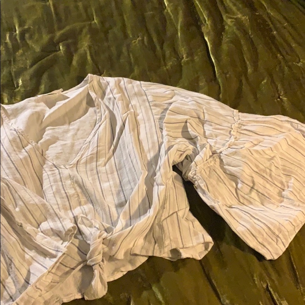 Wide sleeve tie front shirt